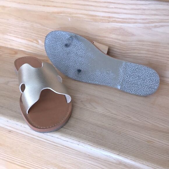 Universal Thread Gold H slippers - Picture 7 of 9